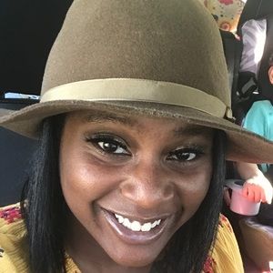 Meet your Posher, Shantara